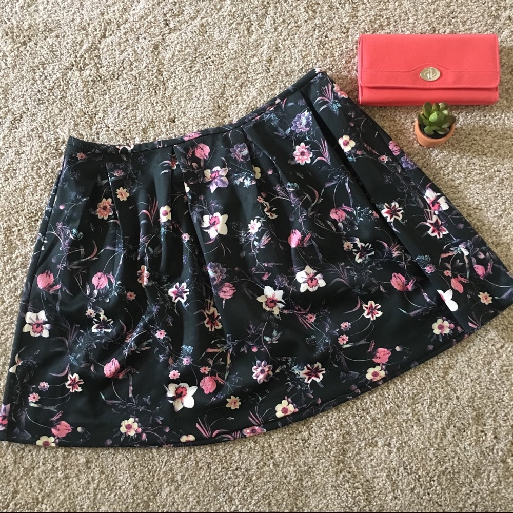 Short Pleated Skirt 🌸🌺